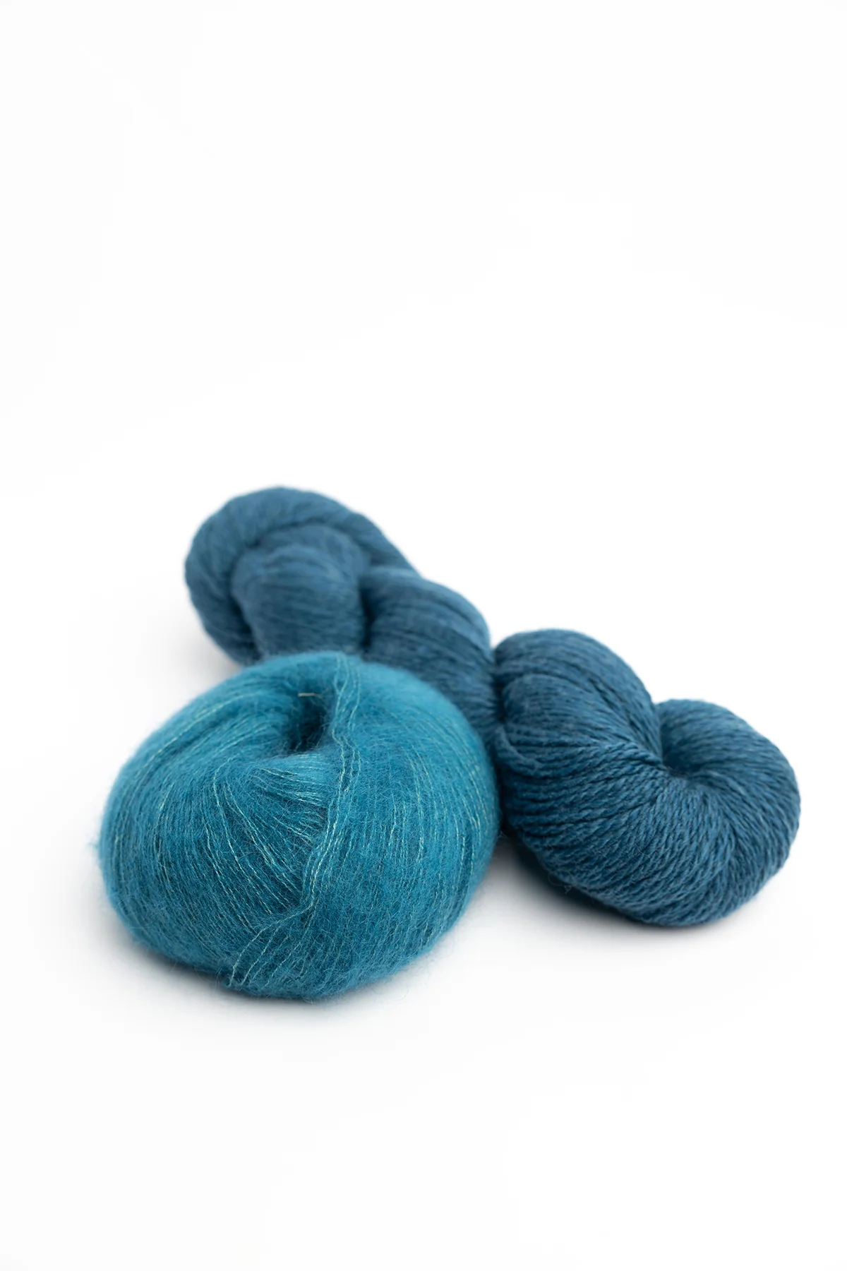 Craigdarroch Cowl in Merino Yak and Berenice - Image 8