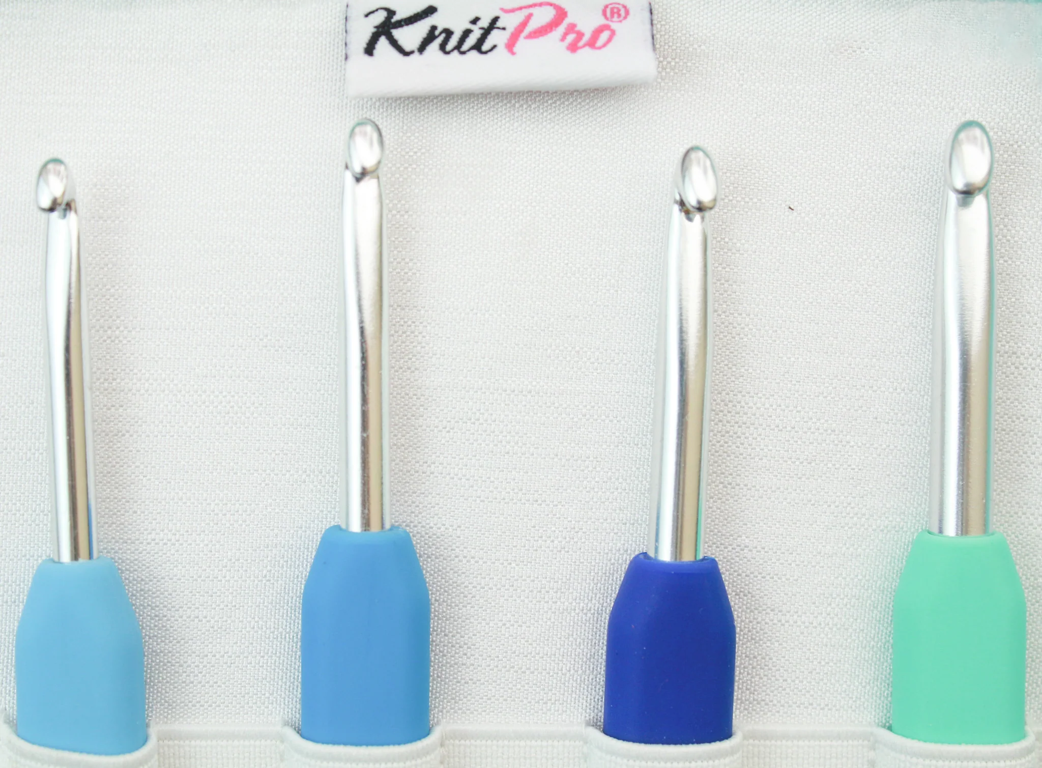 Waves 2.0 Deluxe Crochet Hook Set - Image 4